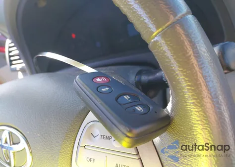 2011 Toyota Camry Xle z USA, uszkodzony, nr VIN 4T4BF3EK0BR214549